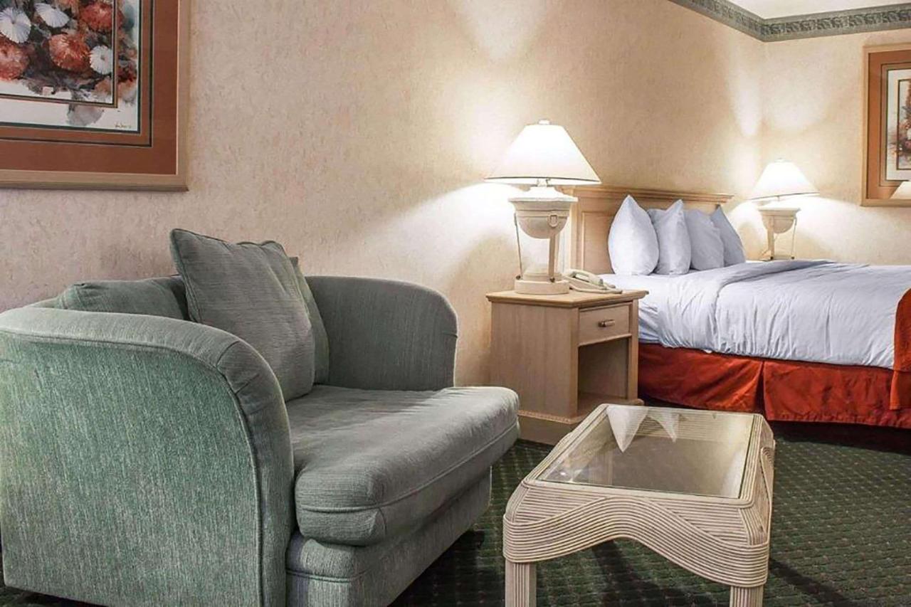 Baymont By Wyndham Safford Hotell Exteriör bild