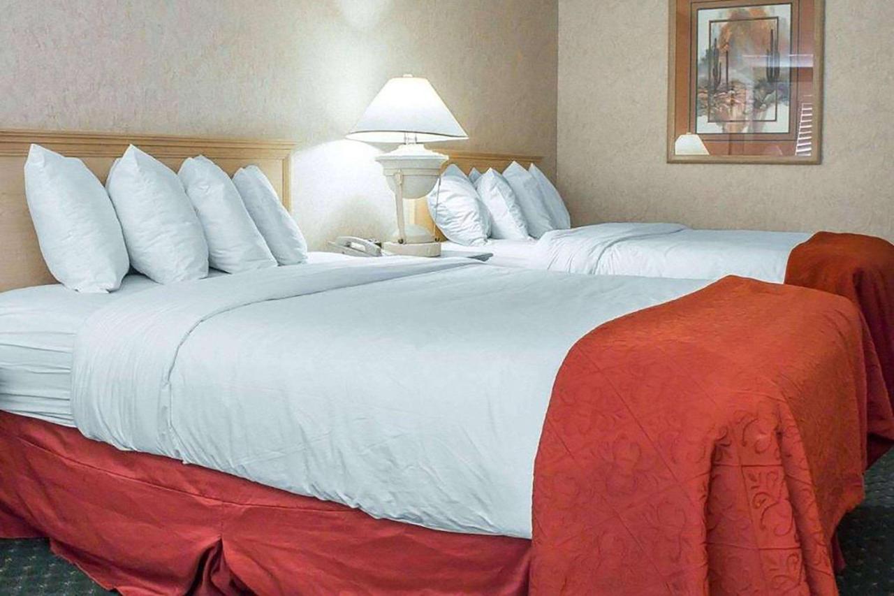 Baymont By Wyndham Safford Hotell Exteriör bild