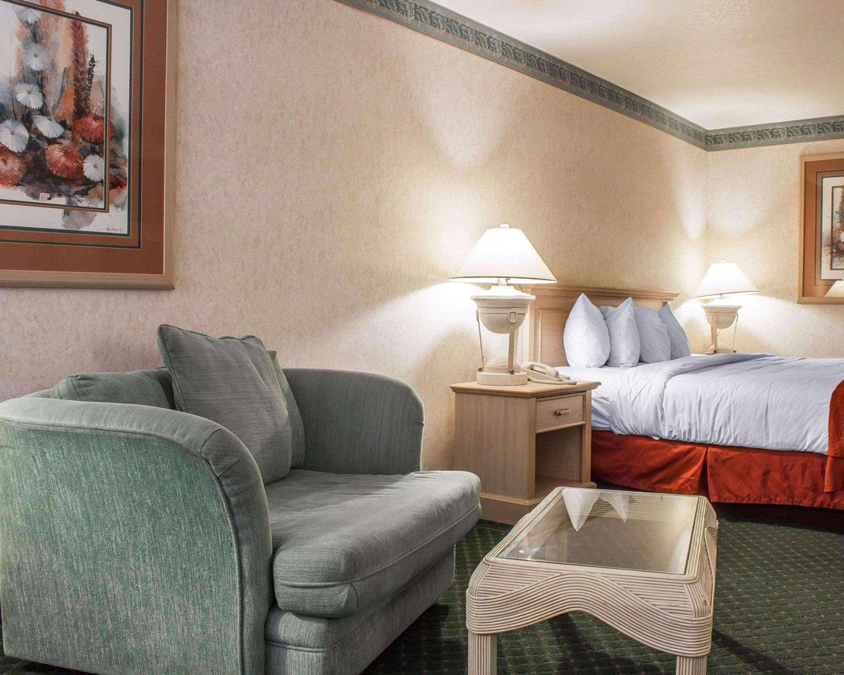 Baymont By Wyndham Safford Hotell Exteriör bild