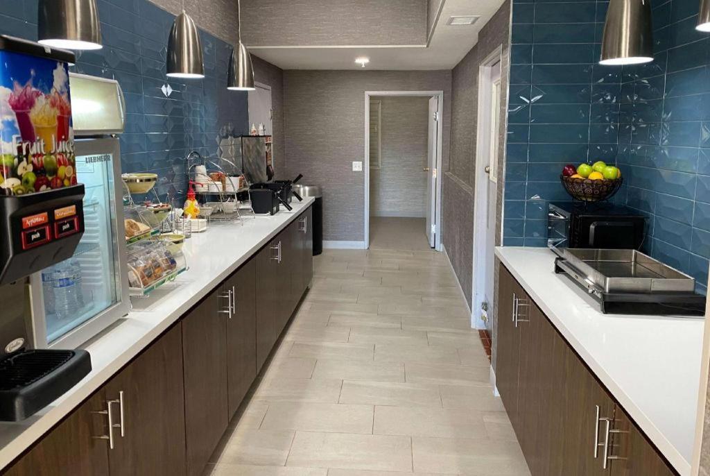 Baymont By Wyndham Safford Hotell Exteriör bild